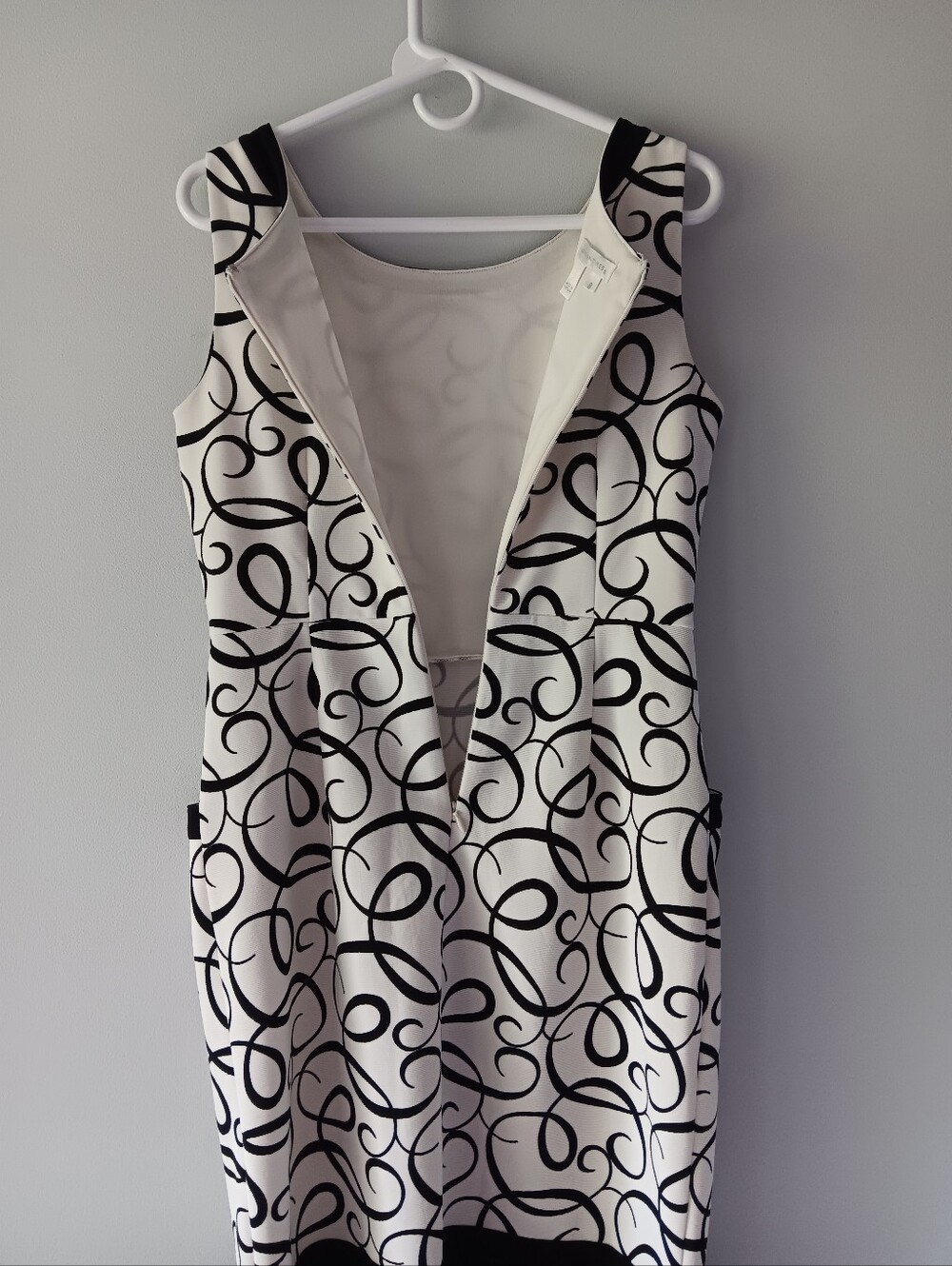 London Times Sleeveless Sheath Dress Scroll Pattern Pockets Black White Size 8 - Picture 5 of 12